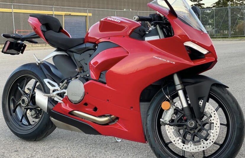 2021 DUCATI V2