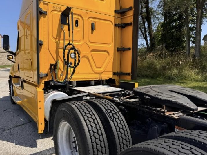 2020 FREIGHTLINER CASCADIA